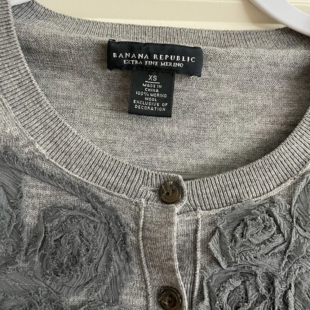 Banana Republic 100% Merino Wool cardigan, size XS. - Picture 5 of 9